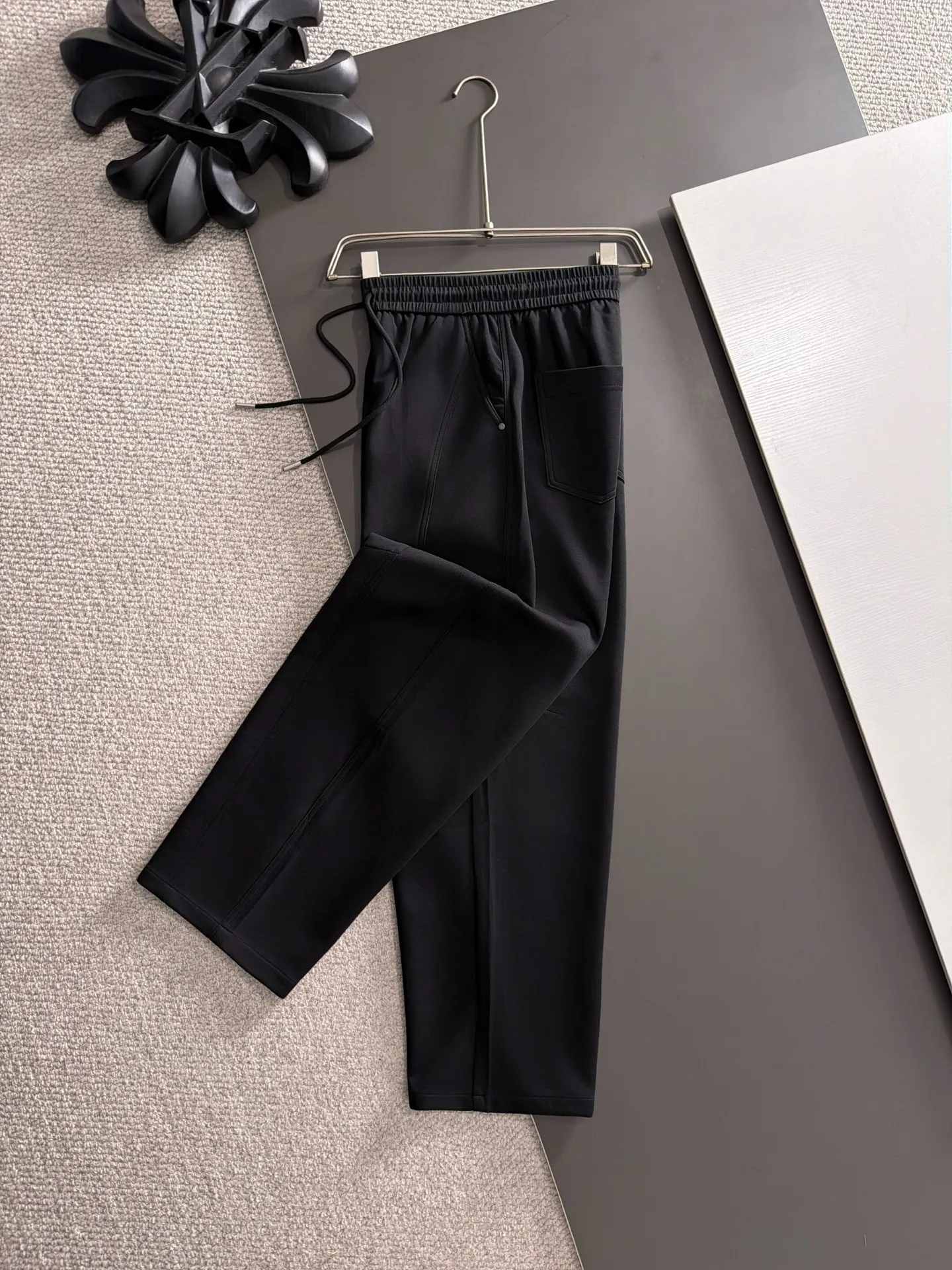 Next day shipment LP high quality Loro Piana 26ss autumn and winter new high-quality trousers Compare real-life details at will A perfect choice for autumn and winter. A must-have item. Sizes: M to 3XL (please state your height and weight when placing an order)